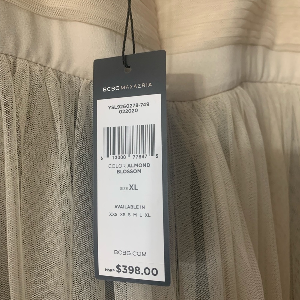 This BCBG pants suit has never been worn and is a size XL.